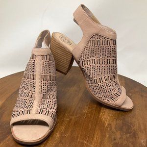 Vince Camuto Keannie Perforated Leather Open Toe Ankle Strap Heel Shoes Size 9.5